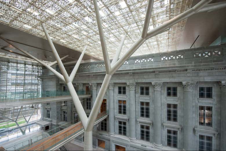 Intérieur du bâtiment de la National Gallery Singapore